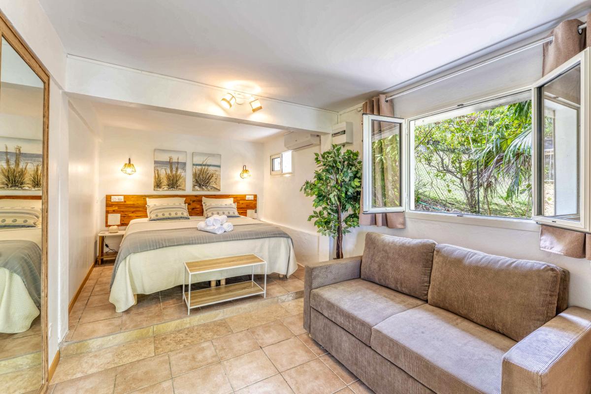 18.A louer villa avec piscine et Grand bourg-Marie-Galante